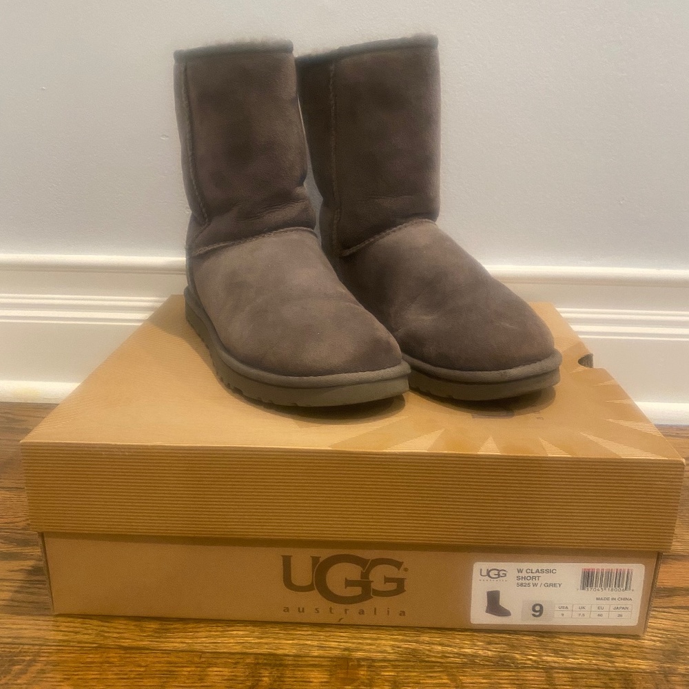 Ugg classic short grey boots